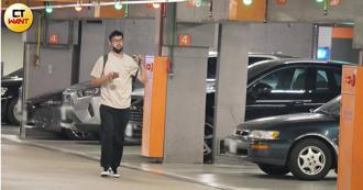 艺人闪兵案「他」遭剧组急除名　王大陆被BBC专文报导