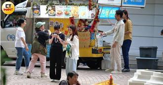 陶晶莹、李李仁同台飙戏　「夫妻演夫妻」尷尬又腼腆