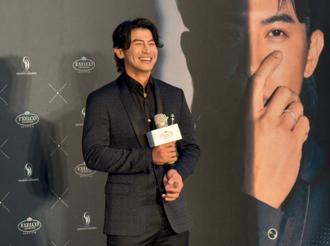 球季中赴芝加哥開球 陳傑憲突PO「操偶圖」 球迷全醒了