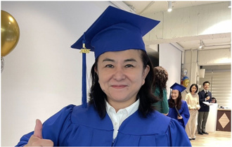 恭喜！60歲裘海正宣布畢業 喜曬美國學院文憑