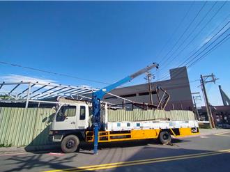 桃園工安意外！操作吊臂觸電   工人遭電擊大腿爆裂身亡