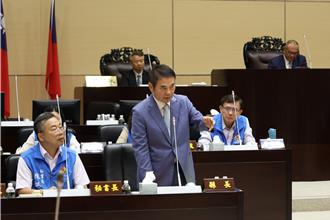  锺东锦再批：改路名是假文化