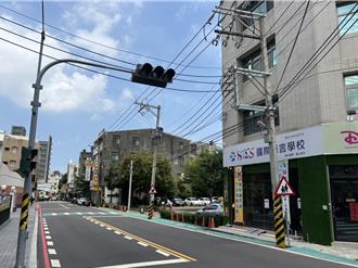 沙鹿國小人行道50公尺豎3根電線桿   地方憂學童、行人用路安全