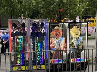 影》拖吊車圍交通部按喇叭陳抗！控過磅不公 怒擺棺材、哭童