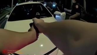 男PO文控遇臨檢「遭警拔槍」受驚 保大：持槍警戒符合規定