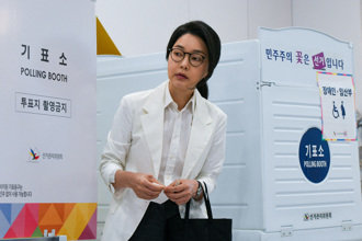 金建希「旧疾恶化」入院有玄机？南韩政坛分析：时间点太早