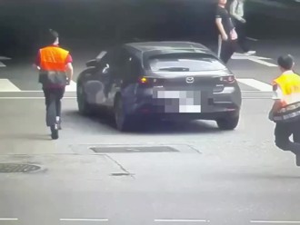 男酒驾「睡路中」警一来惊醒自撞分隔岛 拒测装死下场惨