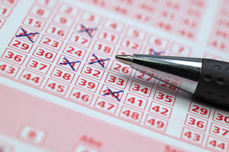 一瞞20年！ 男大生中頭獎「照領爸媽生活費」 獎金5年全花光