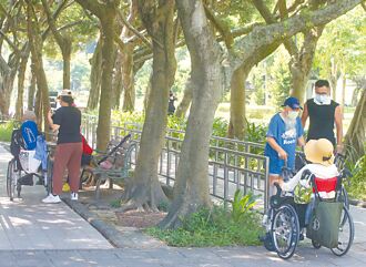 長照擬修法 照服員虐老須退場