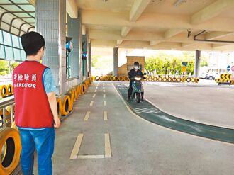 暑假機車考照 名額一位難求