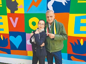 在米蘭遇見設計大師 JCDC為教宗設計彩虹袍