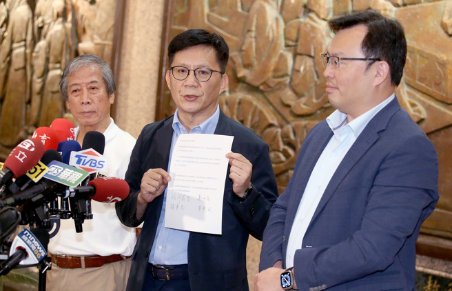 体育署长郑世忠2日再度开呛，从来没有遇到一个协会在政府耐心提醒下依然不愿以选手为决策核心。（刘宗龙摄）