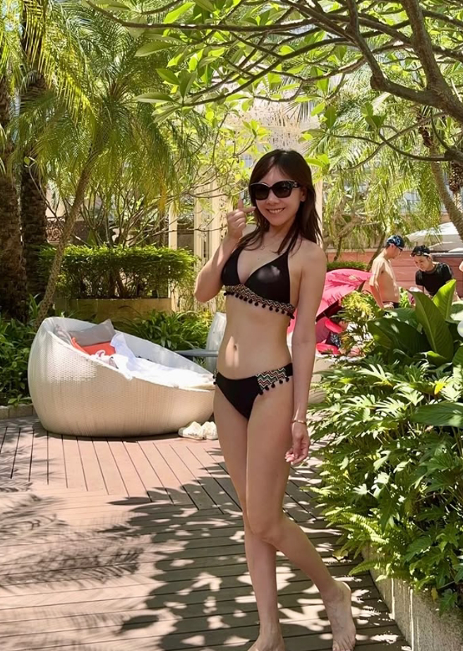陈汉章晒出老婆「雪儿」的比基尼美照。（图／翻摄自IG @prosecutorlakulaku)