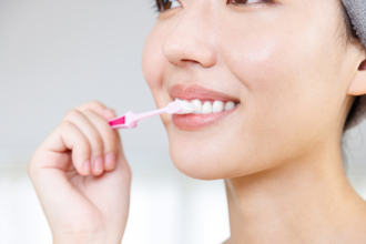 牙膏沾水再刷牙錯了 醫曝「乾刷」效果更好