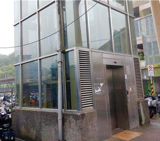 百福车站电梯才启用2天就故障！民眾怒轰：什么施工品质？