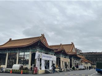 她接小孩遭三峽老翁撞斃！今辦告別式 法務部長現身弔唁