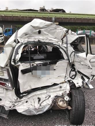 国道1号中坜路段「8车连环撞」事故 2伤者送医