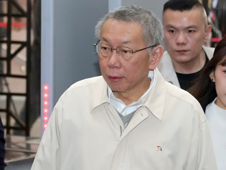 檢方筆錄屢傳疑造假 柯文哲律師狠酸：該列「傳聞證據」