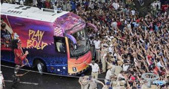 歡慶板球隊奪得隊史首冠！印度大城爆踩踏 釀11死40多傷