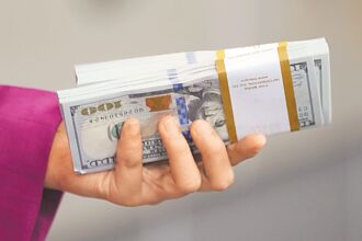 工商社论》美元不死 只是逐渐凋零