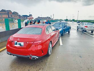 88歲翁無照逆向上國5 釀追撞