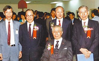 造山者與賣山者