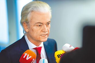 荷版川普悍退 执政联盟濒瓦解