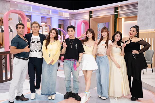 王少偉（左起）、佩德羅、Sandy、派翠克、玥熹（夏乙薇）、Amber、朱琦郁、Amanda。（東森綜合提供）
