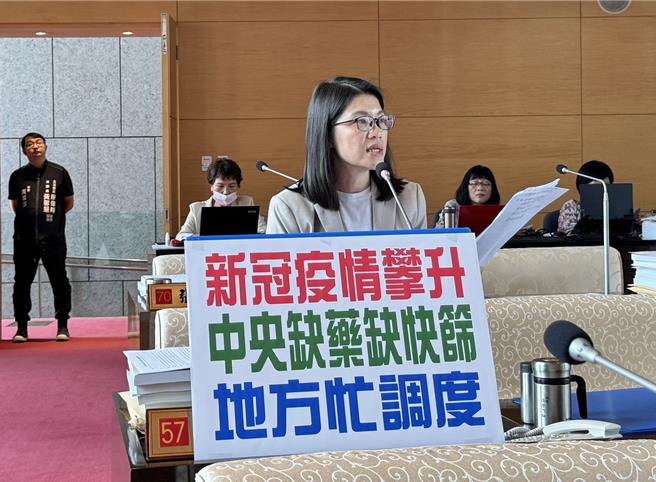 台中市议员张廖乃纶4日指出，6月底、7月初疫情将达最高峰，要求卫生局尽速补足快筛剂以及加速打疫苗。（张廖乃纶提供）