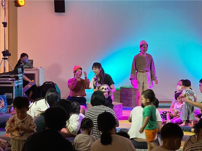 桃園市立圖書館2025年度重磅推出「閱讀開箱」系列活動，今年以「閱讀・書海拾光」為主題，自6月7日至8月24日推出9場風格多元的講座與體驗活動。（桃園市立圖書館提供）