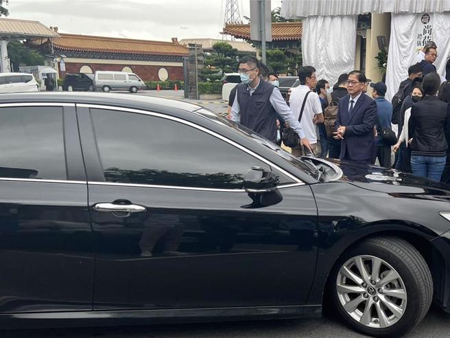 法务部长郑铭谦现身洪女告别式会场。（王扬杰摄）