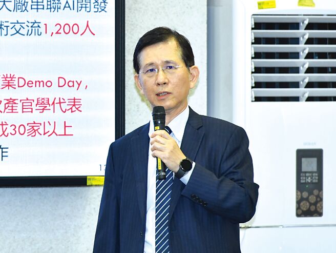 数发部3日举行施政周年记者会，部长黄彦男出席报告成果并说明未来政策方向。图／王德为