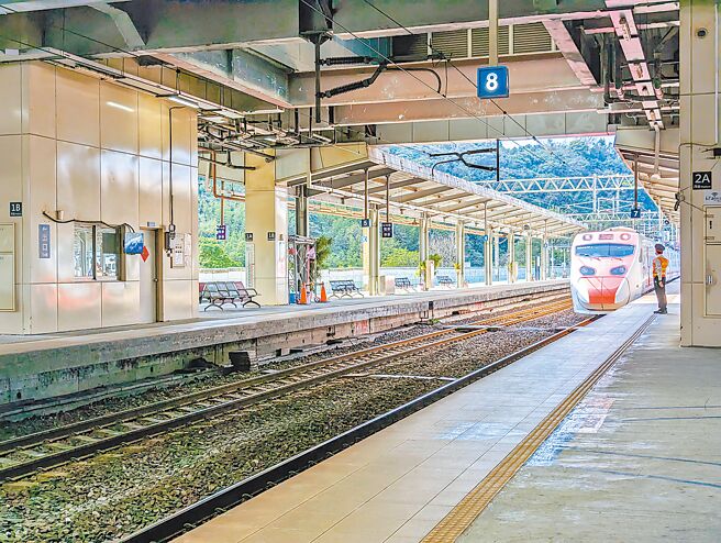 立委林沛祥推动台铁七堵到基隆段铁路地下化，基隆市长谢国梁3日表示，将原本七堵调车场土地释放出来，将有助于基隆市未来都市发展格局及规模。（张志康摄）