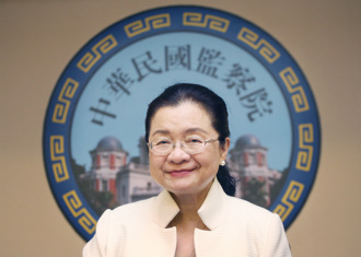 田秋堇怨沒公務車「下雨會遲到」臉書遭灌爆！苦苓也不忍了