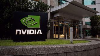 輝達內部人賣股潮？不只黃仁勳高檔出貨 董事也套現驚人數字