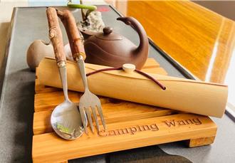 獨家》芭樂枝變身！高雄1社區用廢枝葉打造環保藍染餐具