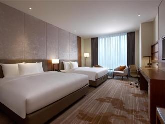 搶攻親子暑假商機 入住六福萬怡贈繪本與樂園優惠券