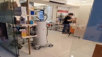 北市知名医美诊所爆医疗疏失！贵妇麻醉后昏迷 警搜扣关键证物