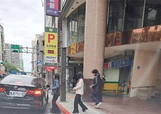 多名綠委搭公務車吃火鍋？郭正亮：這真的比較罕見