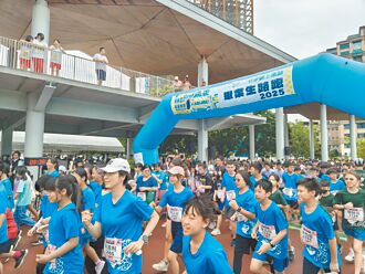 竹縣市近2000學子 路跑慶畢業