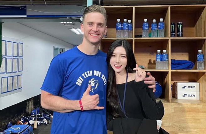 南珉貞的偶像布坎南(左)加盟富邦悍將，期待兩人場上場下合體，為球隊帶來勝利。（圖／IG@minjeong_w_）