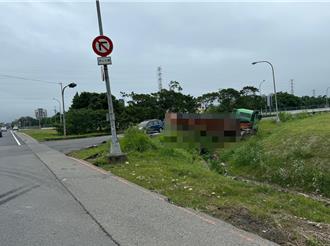 曳引車駕駛閃避不及 撞上匝道邊坡護欄