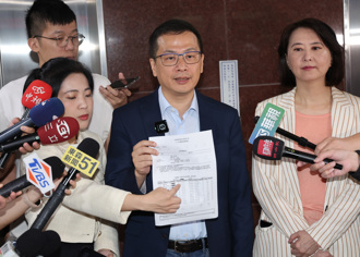 挨酸常告人「浪費司法資源」羅智強反擊：柯建銘公布紀錄了嗎