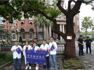 解釋令放寬中藥商資格恐違法 藥師赴監院陳情：彈劾邱泰源