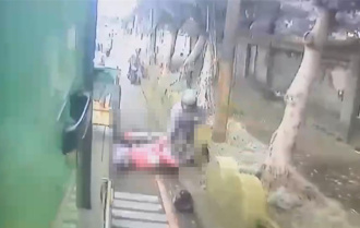 桃園中壢死亡車禍！印尼移工無照鑽車縫 遭大貨車輾斃