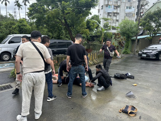 亡命毒師拒捕掏槍　警空手奪槍閃電攻堅！圍捕畫面曝光