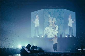 ASH ISLAND妇唱夫随！抢先老婆恰米娜宣布8月来台开唱