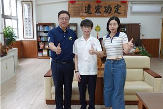 彰化高商學子勇奪統測設計群榜首！曾瀕臨不及格 靠1招逆轉勝