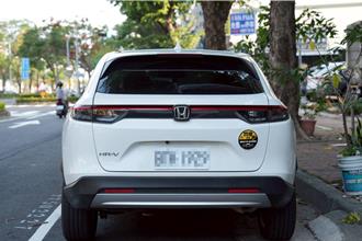 高雄推聽障友善識別貼紙 「以燈代叭」提升道路平權