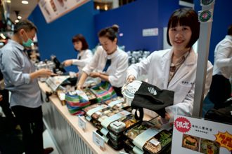 鐵路便當節台北登場 十周年推創新便當、限定周邊